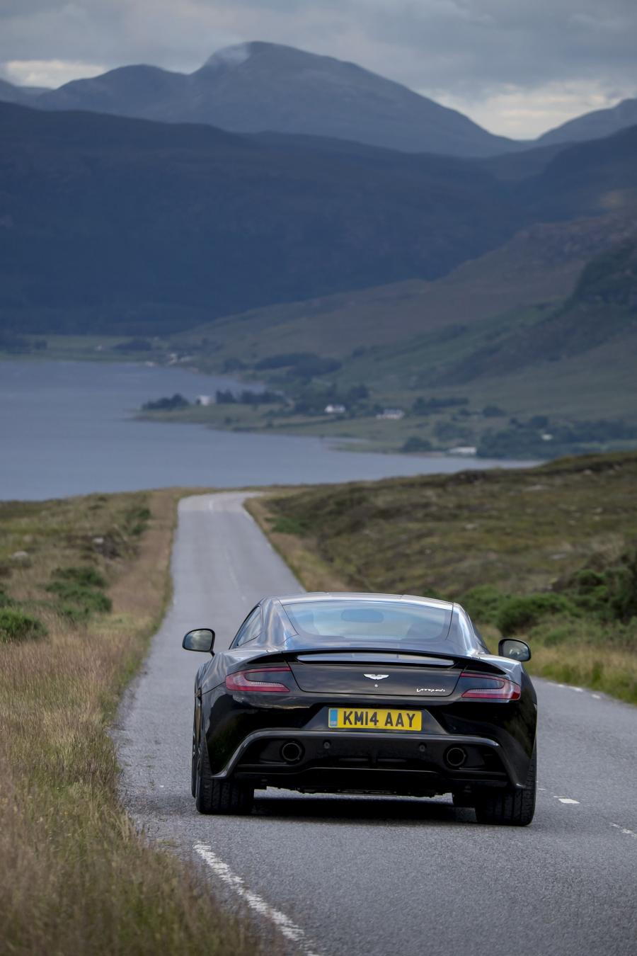  Aston Martin Vanquish Carbon Black 2014 года  (фото 20 из 30)